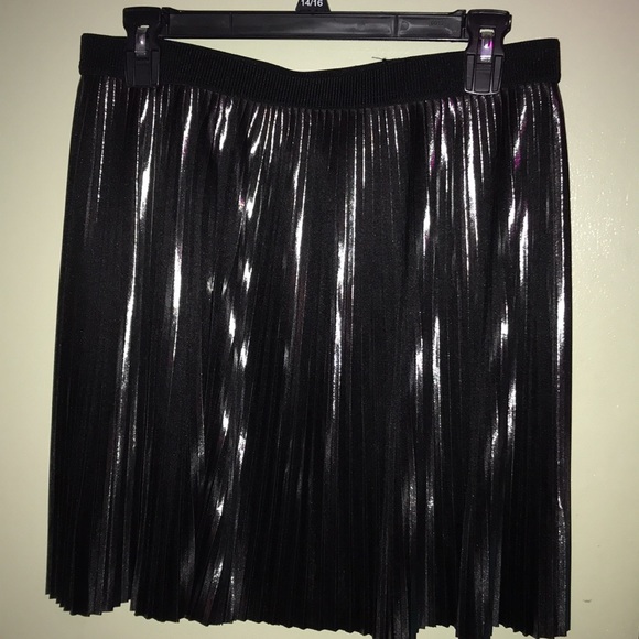 Express Dresses & Skirts - #182-Express (XS/TP)pleated silver/black/ metallic skirt